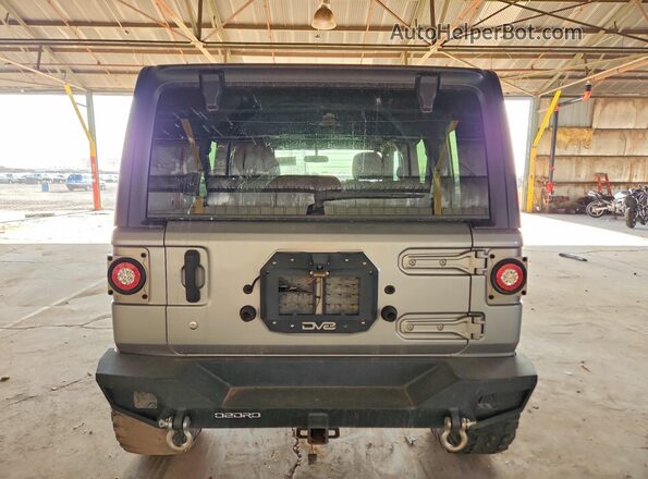 1C4HJXDG7JW108629 2018 JEEP WRANGLER Silver Widok wnętrza z przodu