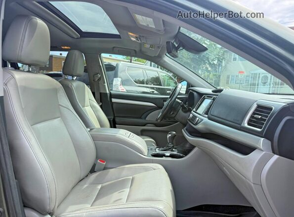 5TDJZRFH2JS906256 2018 TOYOTA HIGHLANDER Зеленый Вид салона спереди
