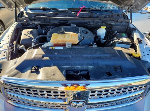1C6RR7NM0JS278007 2018 RAM 1500 Silver Vista del compartimento del motor