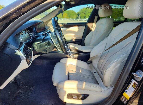 WBAJA7C57KWW26756 2019 BMW 5 SERIES Черный Вид панели приборов