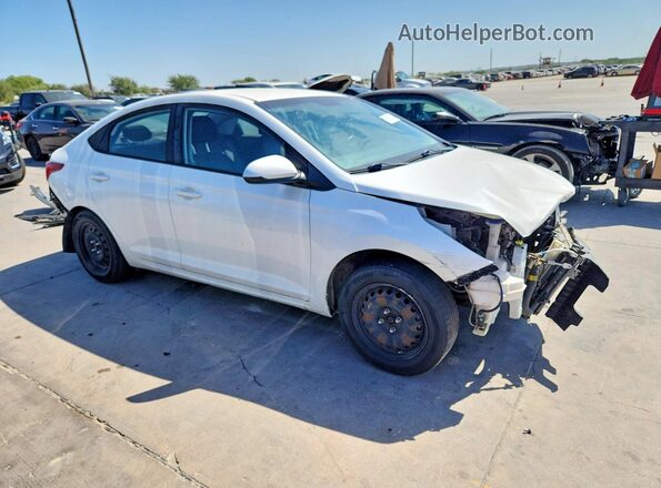 3KPC24A39JE018383 2018 HYUNDAI ACCENT White Widok z przodu