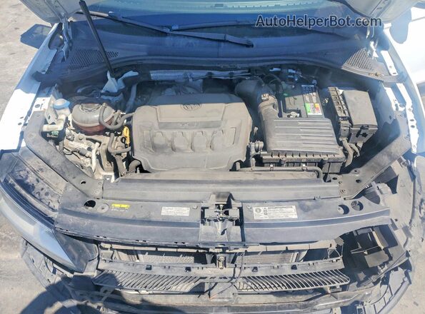 3VV3B7AX2JM074161 2018 VOLKSWAGEN TIGUAN White Widok komory silnika