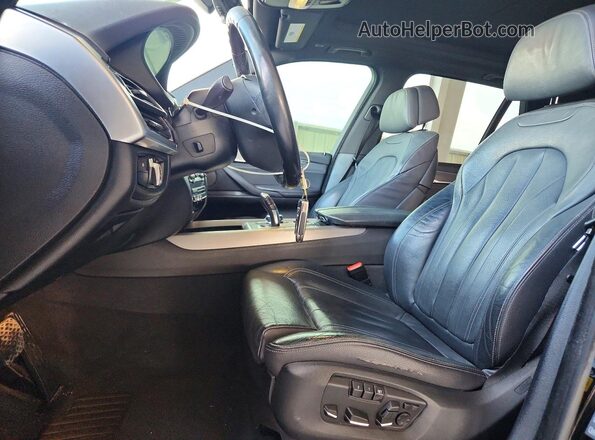 5UXKT0C39H0V96628 2017 BMW X5 Черный Вид панели приборов