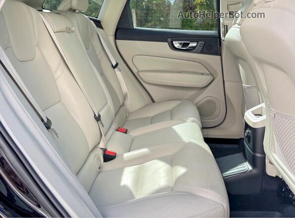YV4BR0DL3N1995925 2022 VOLVO XC60 Black Front interior view