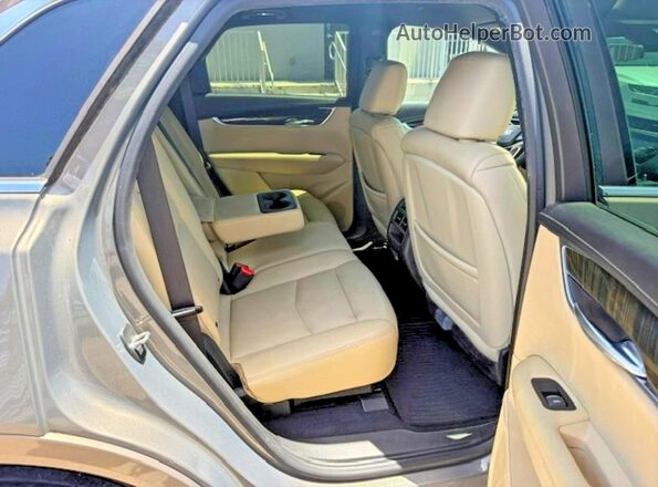 1GYKNARS2HZ240947 2017 CADILLAC XT5 Gold ძრავის განყოფილების ხედი