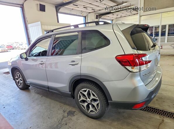 JF2SKAEC8PH443683 2023 SUBARU FORESTER Серебряный Задняя правая четверть