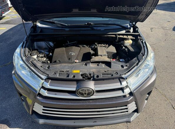 5TDJZRFH4JS523113 2018 TOYOTA HIGHLANDER Gray Rear seats view