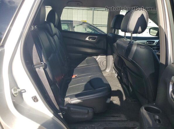 5N1DR2MM4HC904357 2017 NISSAN PATHFINDER Silver Widok wnętrza z tyłu