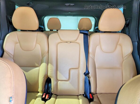 YV4A22PK6H1154829 2017 VOLVO XC90 White Rear interior view