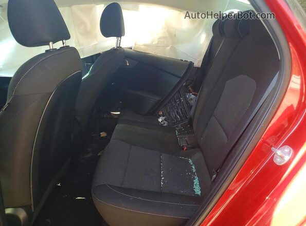 3KPF24ADXRE763323 2024 KIA FORTE Red Widok wnętrza z tyłu