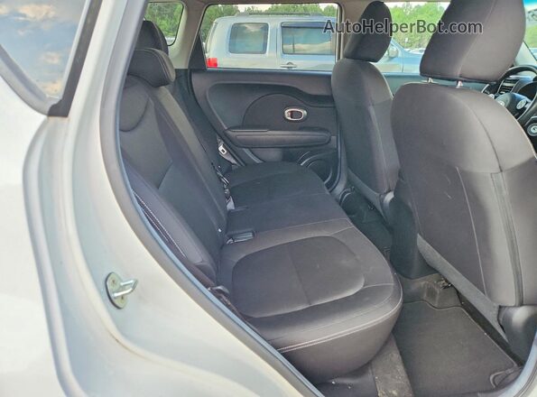 KNDJN2A25G7288326 2016 KIA SOUL Белый Вид задней части салона