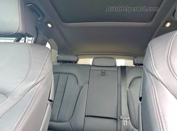 5UXTA6C00N9L31560 2022 BMW X5 White Widok wnętrza z tyłu