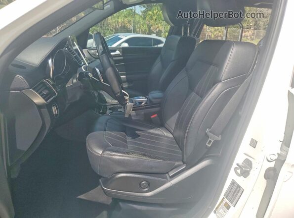 4JGDF6EE8HA976729 2017 MERCEDES-BENZ GLS White Front interior view