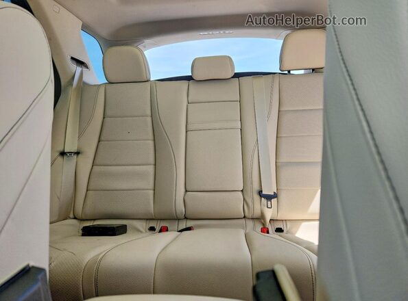 4JGFB4JB4NA731006 2022 MERCEDES-BENZ GLE White Vista de los asientos traseros
