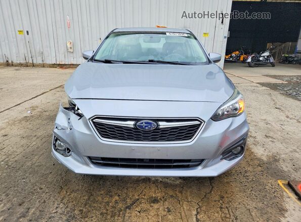 4S3GKAD68J3618924 2018 SUBARU IMPREZA Серебряный Вид спереди