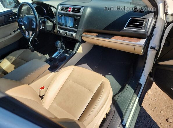 4S4BSAKC5H3321005 2017 SUBARU OUTBACK Белый Вид панели приборов