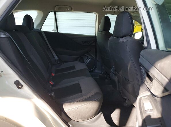 4S4BTAAC2S3170209 2025 SUBARU OUTBACK White Vista de los asientos traseros