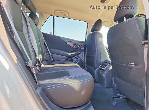 4S4BTADC5N3109193 2022 SUBARU OUTBACK White Rear interior view