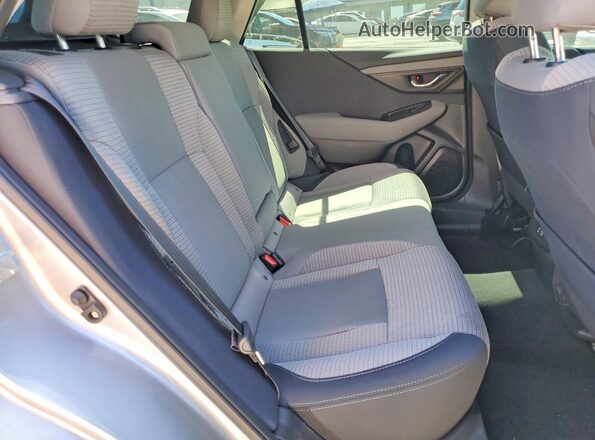 4S4BTAFC1S3204472 2025 SUBARU OUTBACK Silver Вид задньої частини салону
