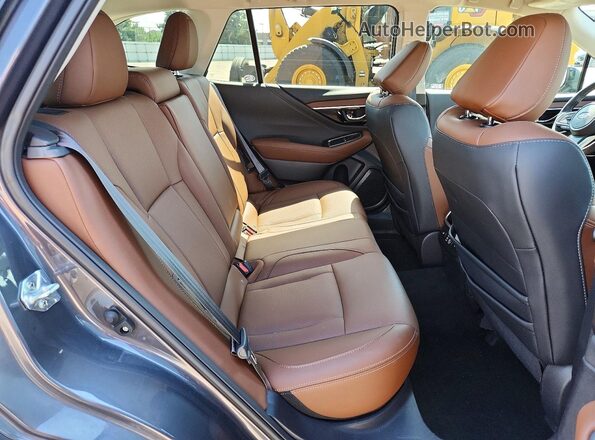 4S4BTGPD2R3202010 2024 SUBARU OUTBACK Gray Вид задньої частини салону