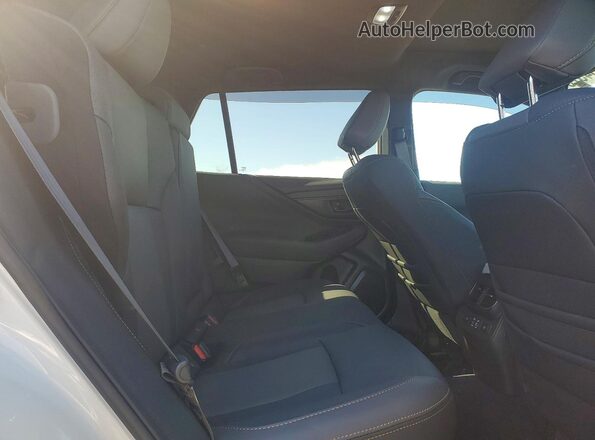 4S4BTGUD8R3131884 2024 SUBARU OUTBACK White Вид задніх сидінь