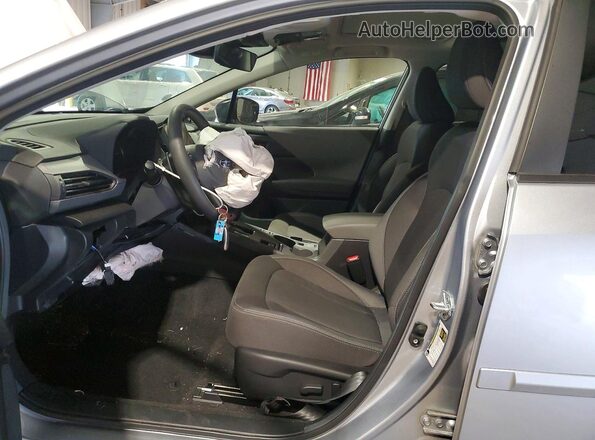 4S4GUHD6XT3765215 2026 SUBARU CROSSTREK Silver Вид салону спереду