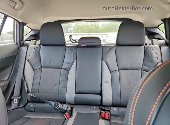 4S4GUHN67R3787230 2024 SUBARU CROSSTREK Silver Widok tylnych siedzeń