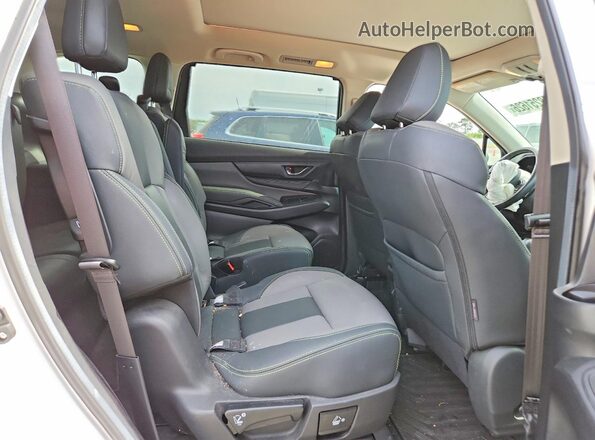 4S4WMAHD4R3412747 2024 SUBARU ASCENT White Widok wnętrza z tyłu