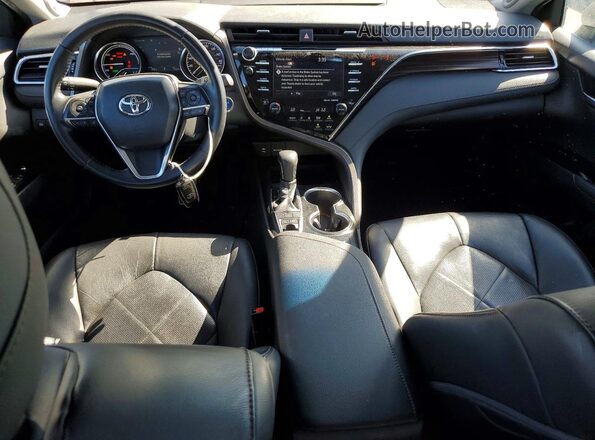 4T1B21HK9JU005489 2018 TOYOTA CAMRY Silver Widok deski rozdzielczej
