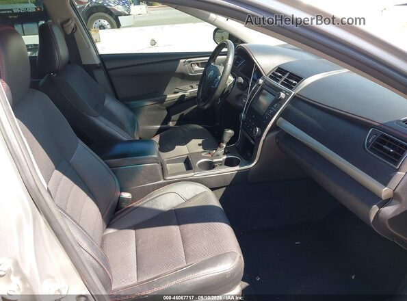 4T1BF1FK0GU206102 2016 TOYOTA CAMRY Silver Вид салону спереду