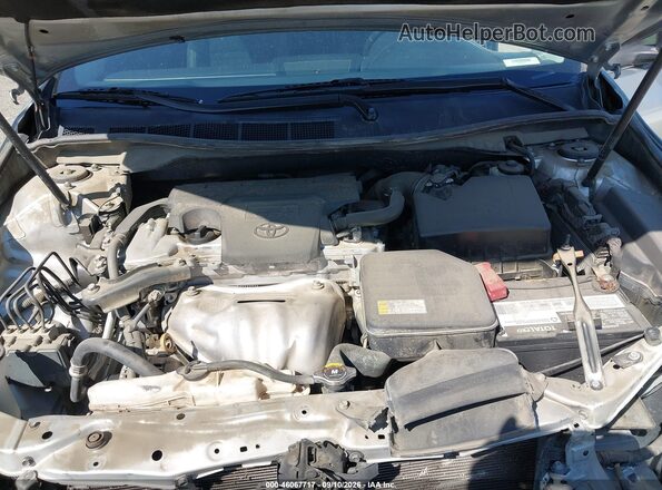 4T1BF1FK0GU206102 2016 TOYOTA CAMRY Silver Вид ззаду