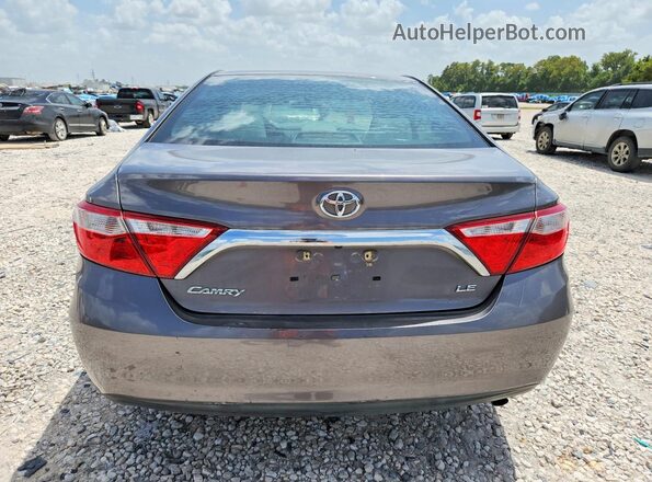 4T1BF1FK0HU802182 2017 TOYOTA CAMRY Gray უკანა ხედი
