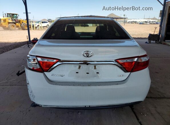4T1BF1FK1HU692906 2017 TOYOTA CAMRY White Widok z tyłu