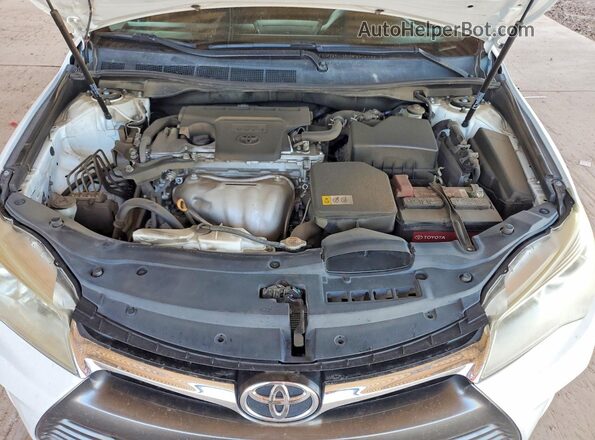 4T1BF1FK1HU692906 2017 TOYOTA CAMRY White Widok wnętrza z tyłu