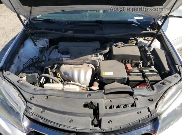 4T1BF1FK2GU150227 2016 TOYOTA CAMRY White Widok wnętrza z tyłu