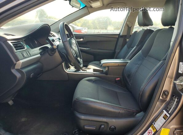 4T1BF1FK6HU314726 2017 TOYOTA CAMRY Серый Вид салона спереди