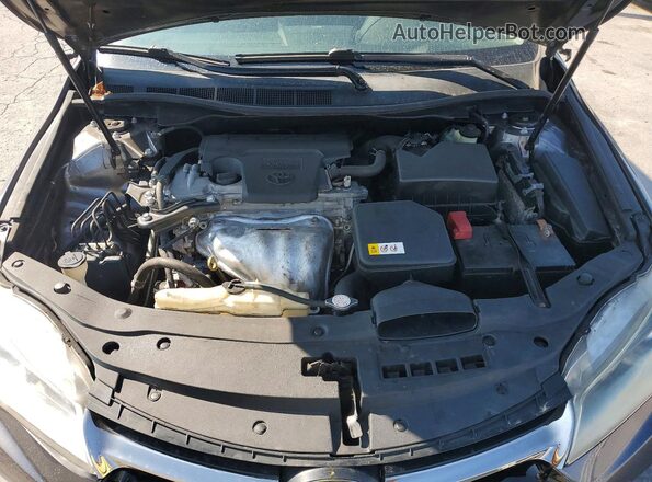 4T1BF1FK6HU314726 2017 TOYOTA CAMRY Серый Вид задней части салона