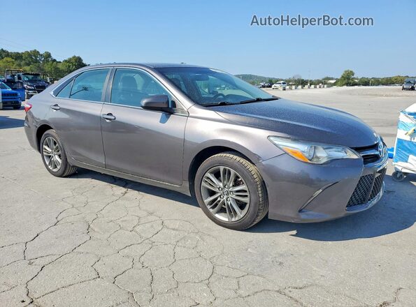 4T1BF1FK6HU314726 2017 TOYOTA CAMRY Серый Передняя правая четверть