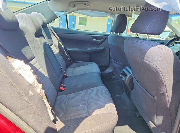 4T1BF1FK6HU664941 2017 TOYOTA CAMRY Maroon Widok tylnych siedzeń