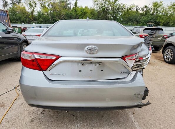 4T1BF1FK9HU650726 2017 TOYOTA CAMRY Silver Vista trasera