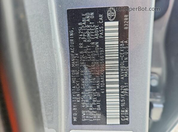 4T1DAACK0SU566197 2025 TOYOTA CAMRY Silver VIN կոդի պիտակի տեսք