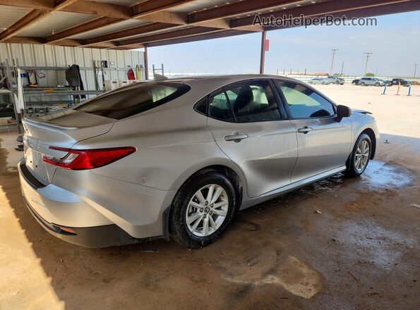 4T1DAACK1SU621286 2025 TOYOTA CAMRY Silver Հետևի աջ