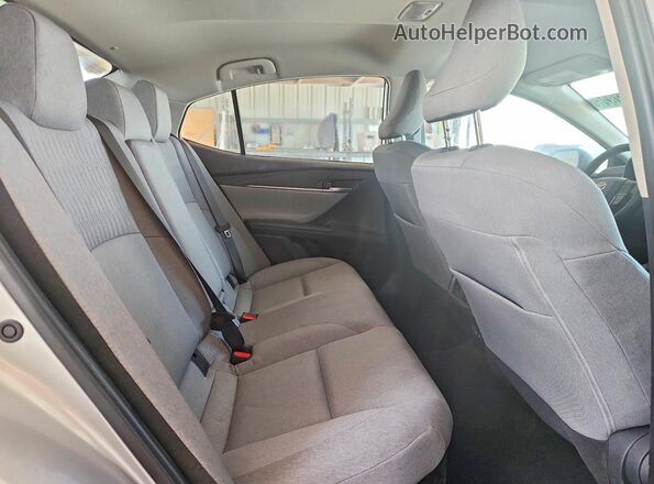 4T1DAACK1SU621286 2025 TOYOTA CAMRY Silver Հետևի նստատեղերի տեսք