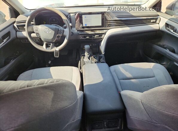 4T1DAACK1SU621286 2025 TOYOTA CAMRY Silver Առջևի վահանակի տեսք