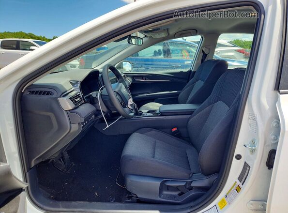 4T1DAACK1TU716772 2026 TOYOTA CAMRY White Вид салону спереду