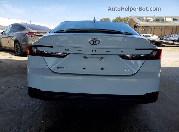 4T1DAACK2SU594051 2025 TOYOTA CAMRY White Հետևի տեսք