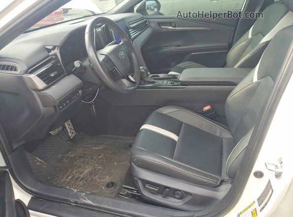 4T1DAACK3SU012328 2025 TOYOTA CAMRY Белый Вид салона спереди