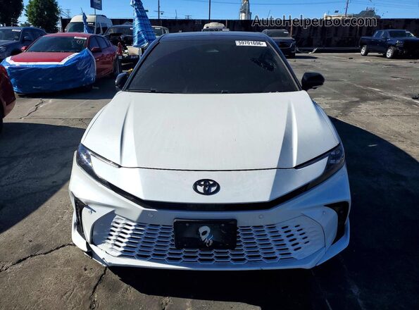 4T1DAACK4SU190121 2025 TOYOTA CAMRY Белый Вид спереди