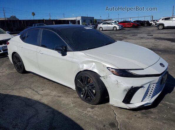 4T1DAACK4SU190121 2025 TOYOTA CAMRY Белый Передняя правая четверть