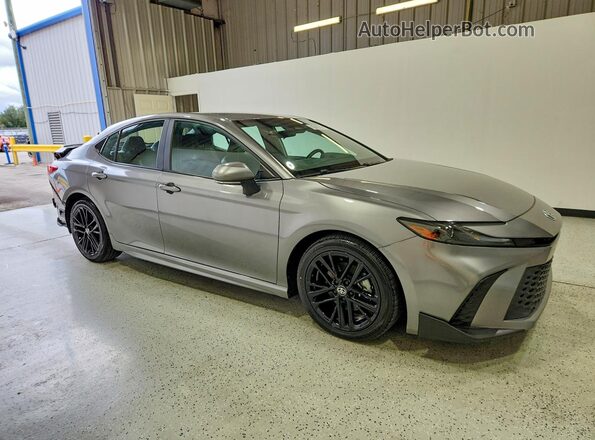 4T1DAACK4SU520145 2025 TOYOTA CAMRY Gray Przód prawy